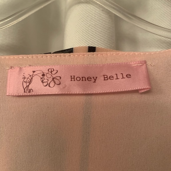 Honey Belle dress with low V, soft pink with arrow design - Picture 12 of 13
